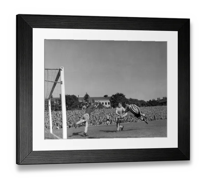Framed Print : NEWCASTLE UNITED V COVENTRY. 1964-65 SEASON, BARRIE THOMAS ATTEMPTS TO SCORE PAST Framed Print : NEWCASTLE UNITED V COVENTRY. 1964-65 SEASON, BARRIE THOMAS ATTEMPTS TO SCORE PAST