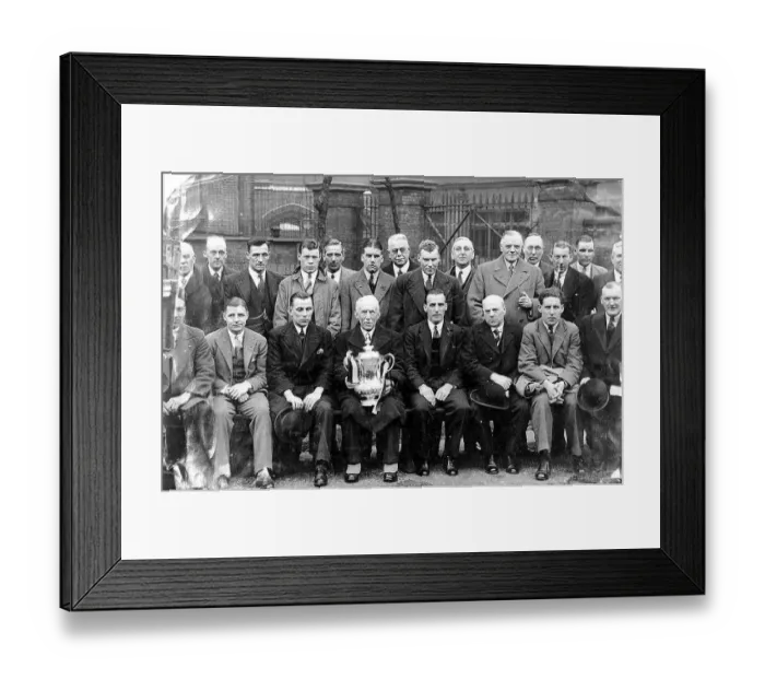 Framed Print : ALDERMAN J LUNN (HOLDING F. A. CUP), WITH THE TEAM AND DIRECTORS OF NEWCASTLE UTD Framed Print : ALDERMAN J LUNN (HOLDING F. A. CUP), WITH THE TEAM AND DIRECTORS OF NEWCASTLE UTD