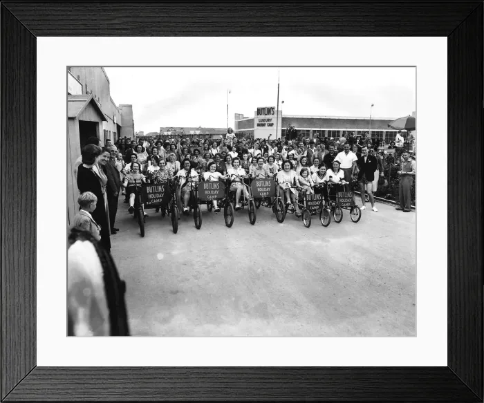 Framed Print : People ride at Butlins Holiday Camp Unknown date Circa 1948 Framed Print : People ride at Butlins Holiday Camp Unknown date Circa 1948
