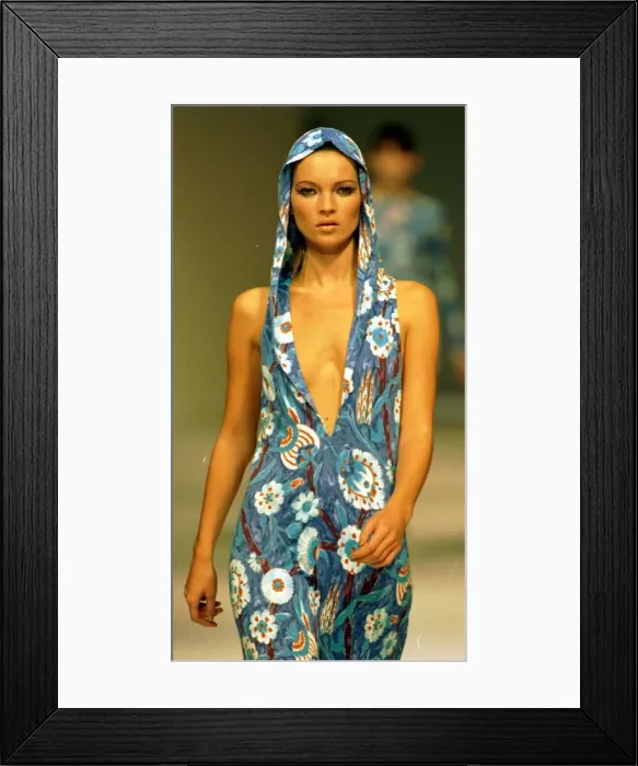 Framed Print : KATE MOSS AT RIFAT OZBEK SHOW Framed Print : KATE MOSS AT RIFAT OZBEK SHOW