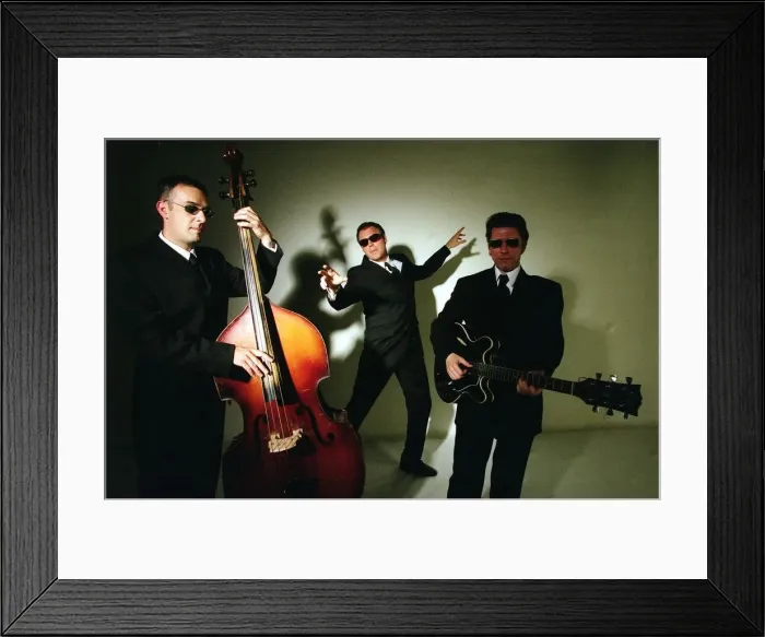 Framed Print : MEN IN BLACK FASHION. PIC SHOWS L-R MUSICIANS ROY PERCY Framed Print : MEN IN BLACK FASHION. PIC SHOWS L-R MUSICIANS ROY PERCY