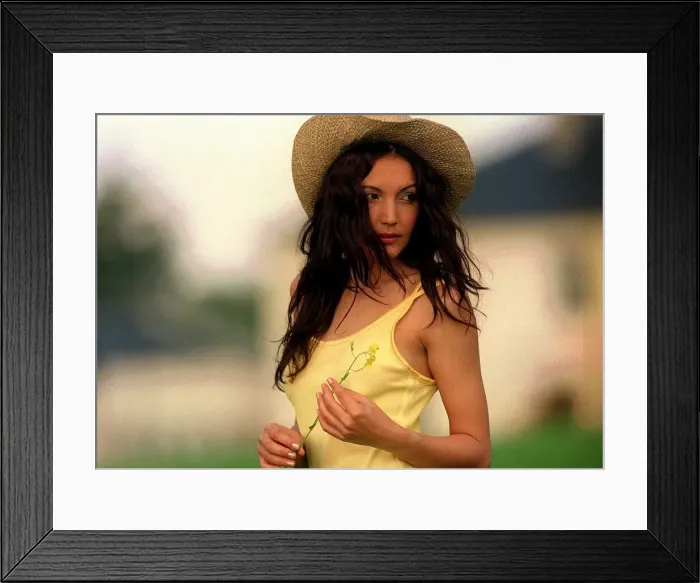 Framed Print : YELLOW FASHION-ALAN PEEBLES PIC Framed Print : YELLOW FASHION-ALAN PEEBLES PIC