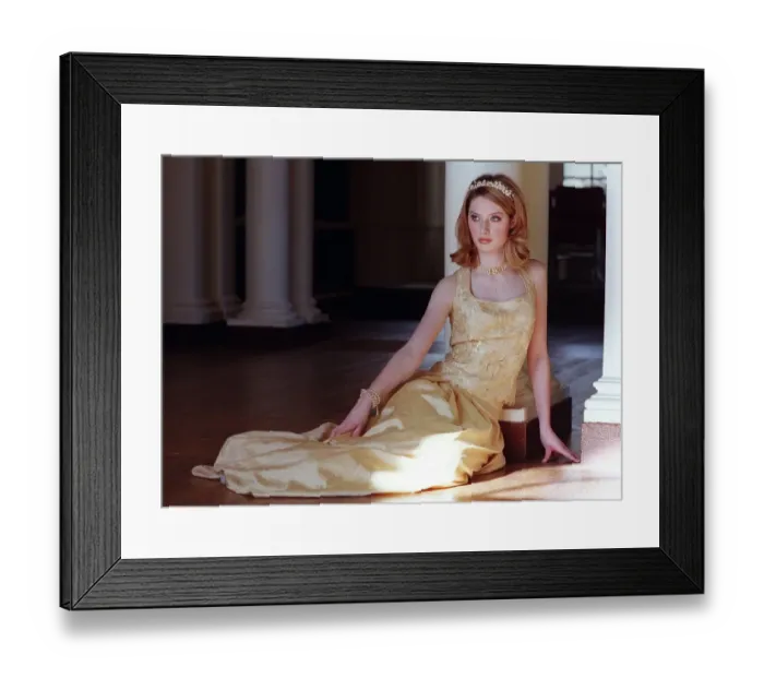 Framed Print : OSCARS'FASHION PIC SHOWS MODEL JENNIFER WOOD MODELS IN POLLOK HOUSE