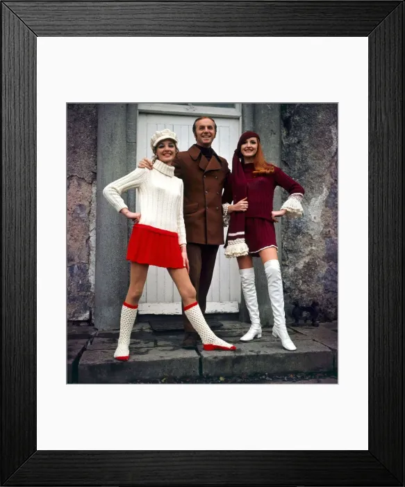 Framed Print : Irish Fashions- November 1969 Designer Cyril Cullen with models Mai Power (on right