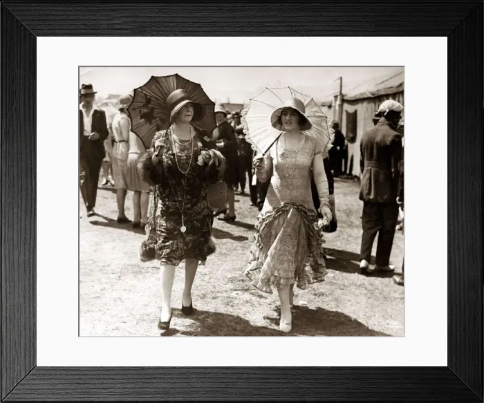 Framed Print : Mrs Kelland and Mrs Byrates in 1920s fashion - June 1929 A©Mirrorpix Framed Print : Mrs Kelland and Mrs Byrates in 1920s fashion - June 1929 A©Mirrorpix