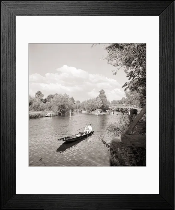 Framed Print : HolidaymakerIs in the Henley on Thames Swimming pool Water Holiday Punt Framed Print : HolidaymakerIs in the Henley on Thames Swimming pool Water Holiday Punt