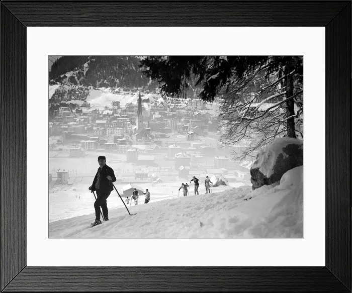 Framed Print : Skiing on the slopes of the mountains in Switzerland A©Mirrorpix Framed Print : Skiing on the slopes of the mountains in Switzerland A©Mirrorpix