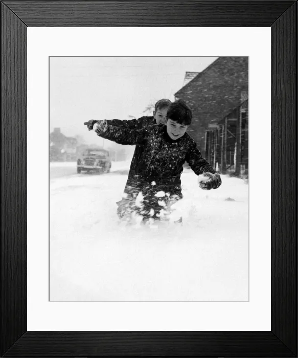 Framed Print : Weather - Snow - Cold - Children - Boys Pelts Wood in Kent where the snow drifts