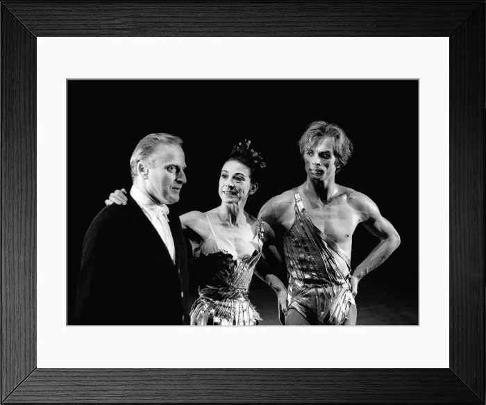 Framed Print : Rudolf Nureyev and Margot Fonteyn seen here in rehearsal the Royal Ballet