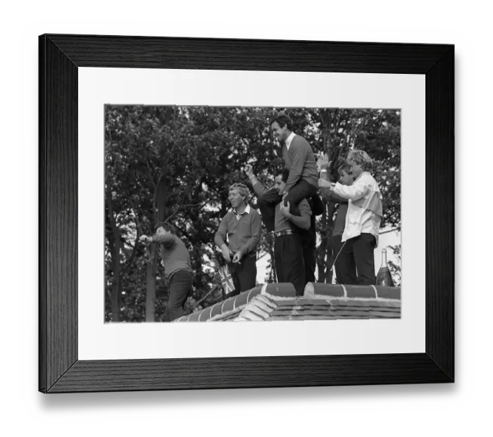 Framed Print : Ryder Cup celebrations September 1985 Captain Tony Jacklin on the shoulders of