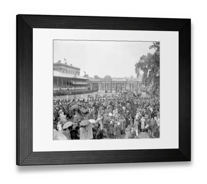 Framed Print : Queen Elizabeth Coronation II June 1953 The Royal Coach carrying Queen Elizabeth II
