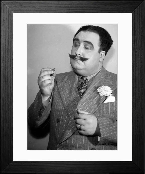 Framed Print : Francis L Sullivan during his performance in Peril at End House: Circa 1936