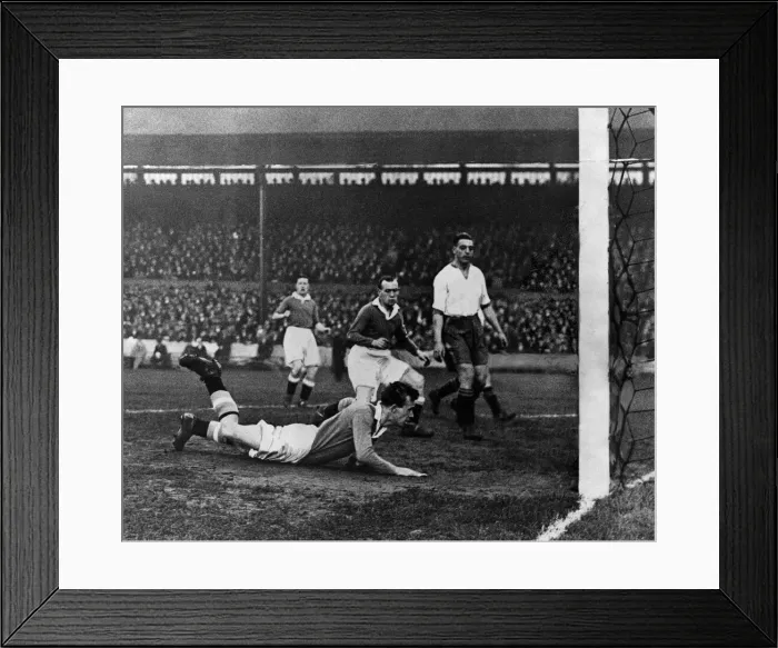 Framed Print : FA Cup 1929. Chelsea 2-0 Everton Waneford Warney