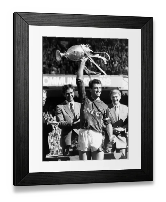Framed Print : Everton captain Kevin Ratcliffe holds up the League Championship trophy after their 1-0 Framed Print : Everton captain Kevin Ratcliffe holds up the League Championship trophy after their 1-0