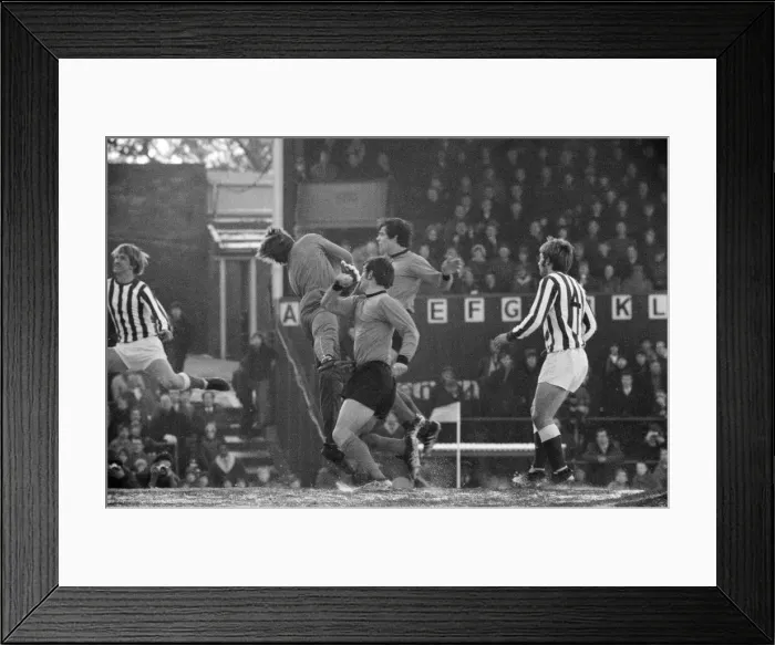 Framed Print : English League Division One match at Molineux. Wolverhampton Wanderers 1 v