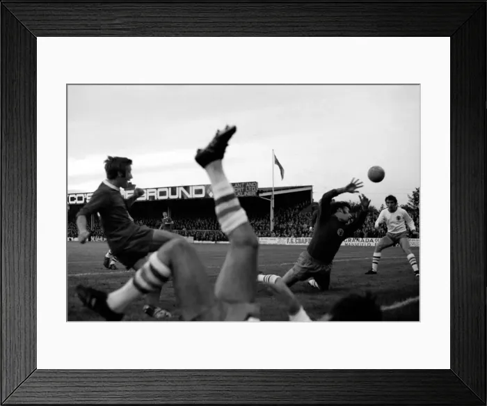 Framed Print : Mansfield v. Liverpool. September 1970 71-00193-010