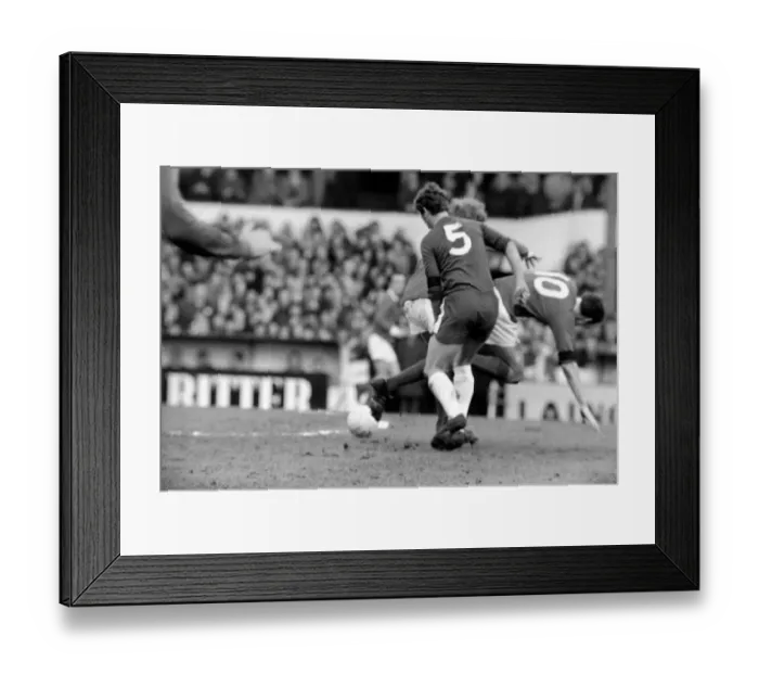 Framed Print : Chelsea v. Manchester United. January 1970 71-00225-007 Framed Print : Chelsea v. Manchester United. January 1970 71-00225-007