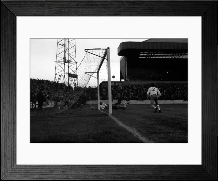 Framed Print : Mansfield v. Liverpool. September 1970 71-00193-026 Framed Print : Mansfield v. Liverpool. September 1970 71-00193-026