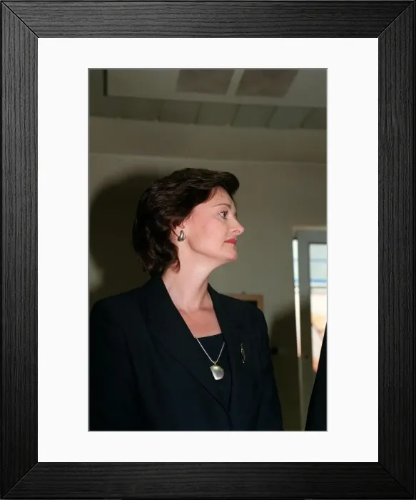Framed Print : Cherie Booth Barrister June 98 Wife of Prime Minister Tony Blair A©Mirrorpix Framed Print : Cherie Booth Barrister June 98 Wife of Prime Minister Tony Blair A©Mirrorpix