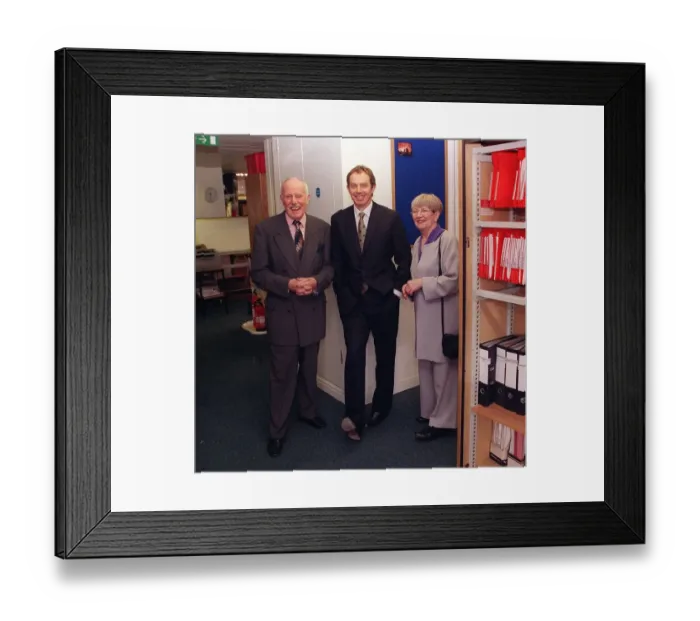 Framed Print : Tony Blair with actor Richard Wilson and Margaret Prosser at the Labour Party