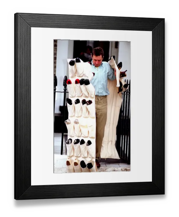 Framed Print : Removal men move Tony Blair MP into Downing Street from his home in Islington Framed Print : Removal men move Tony Blair MP into Downing Street from his home in Islington