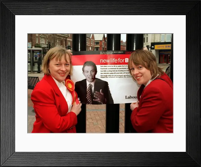 Framed Print : Labour MPs Angela Eagle (left) and her twin sister Maria who cintest the safe seat Framed Print : Labour MPs Angela Eagle (left) and her twin sister Maria who cintest the safe seat