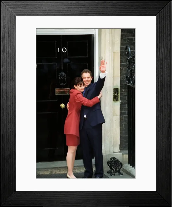 Framed Print : Tony Blair with wife Cherie at No 10 after election May 1997 after Labour Party won Framed Print : Tony Blair with wife Cherie at No 10 after election May 1997 after Labour Party won