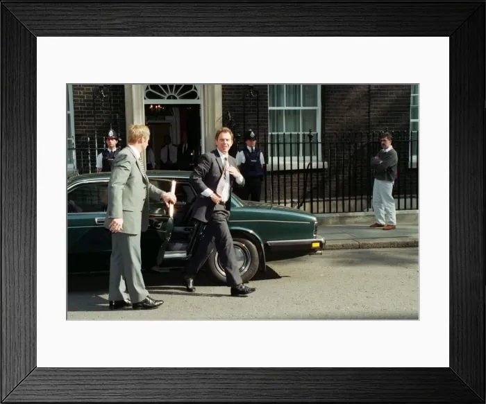 Framed Print : Tony Blair Prime Minster outside No10 Framed Print : Tony Blair Prime Minster outside No10