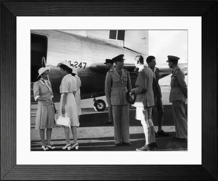 Framed Print : King George VI (wearing shorts), Princess Elizabeth, Princess Margaret Framed Print : King George VI (wearing shorts), Princess Elizabeth, Princess Margaret