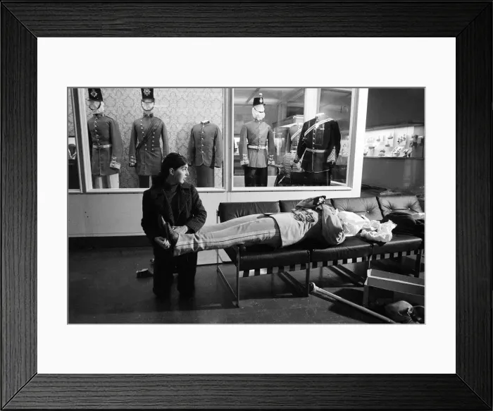 Framed Print : The National Army Museum Nov 1971 Elizabeth Steele who is an assistan to the art