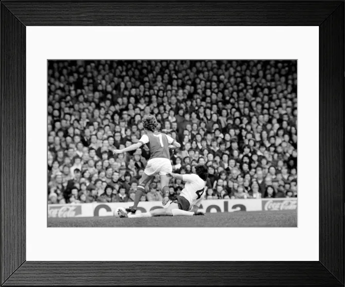 Framed Print : Football: Arsenal (1) vs. Tottenham Hotspur (0). April 1977 77-02053-050 Framed Print : Football: Arsenal (1) vs. Tottenham Hotspur (0). April 1977 77-02053-050