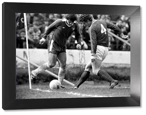 Football: Chelsea vs. Nottingham Forest. April 1977 77-02166-007