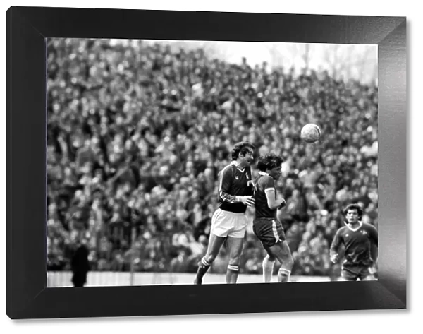 Football: Chelsea vs. Nottingham Forest. April 1977 77-02166-024