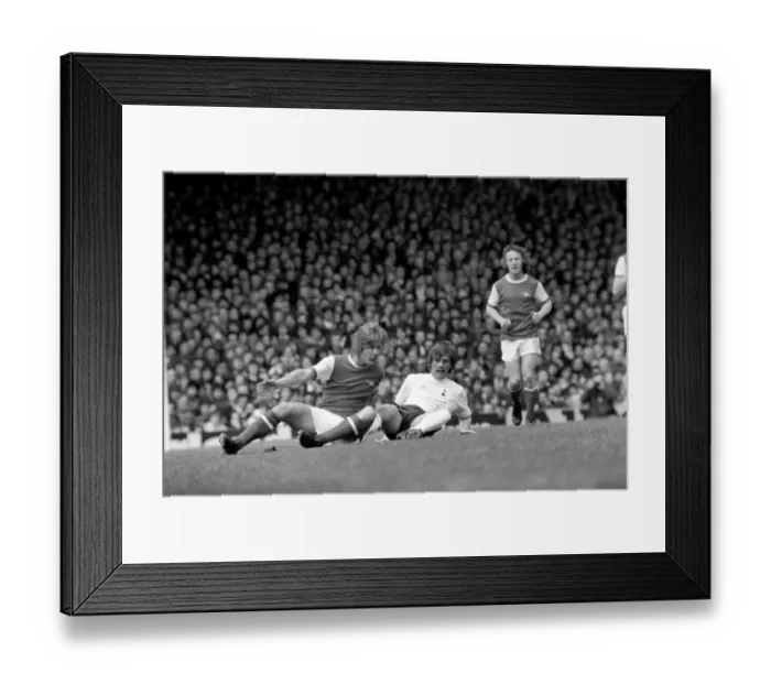 Framed Print : Football: Arsenal (1) vs. Tottenham Hotspur (0). April 1977 77-02053-031 Framed Print : Football: Arsenal (1) vs. Tottenham Hotspur (0). April 1977 77-02053-031