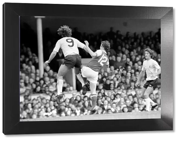 Football: Arsenal (1) vs. Tottenham Hotspur (0). April 1977 77-02053-070