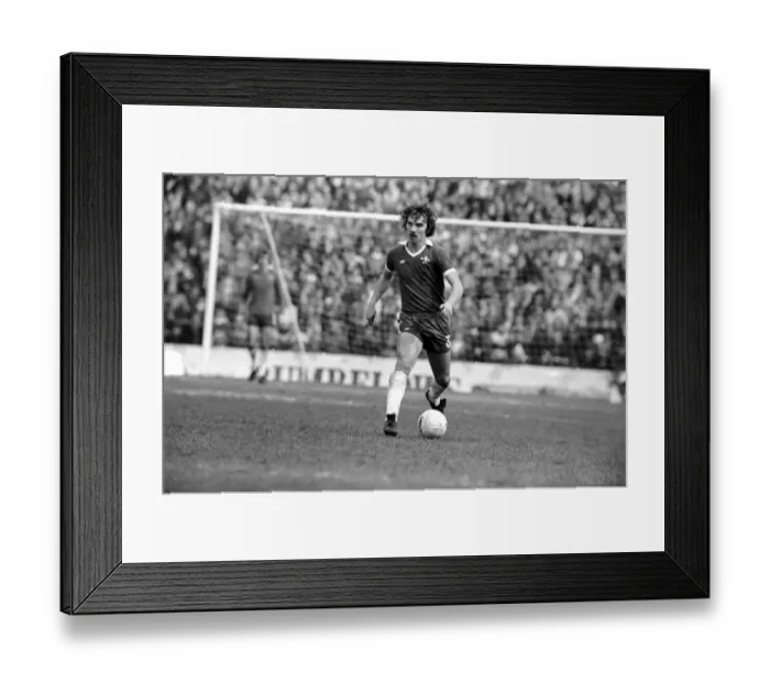 Framed Print : Football: Chelsea vs. Nottingham Forest. April 1977 77-02166-014 Framed Print : Football: Chelsea vs. Nottingham Forest. April 1977 77-02166-014