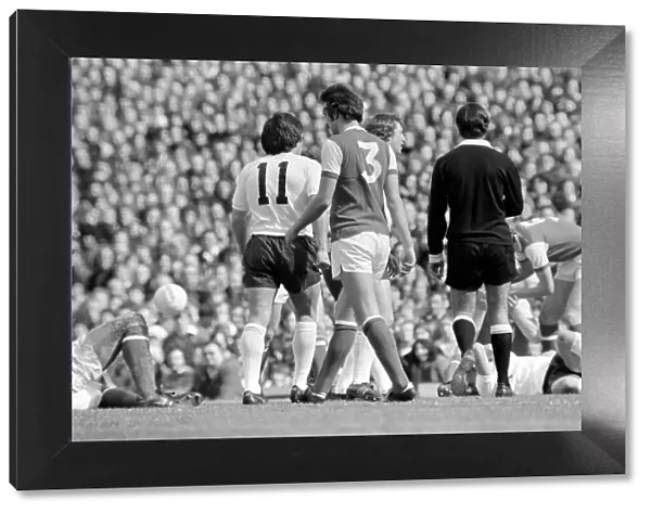 Football: Arsenal (1) vs. Tottenham Hotspur (0). April 1977 77-02053-024