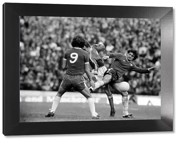 Football: Chelsea vs. Nottingham Forest. April 1977 77-02166-004