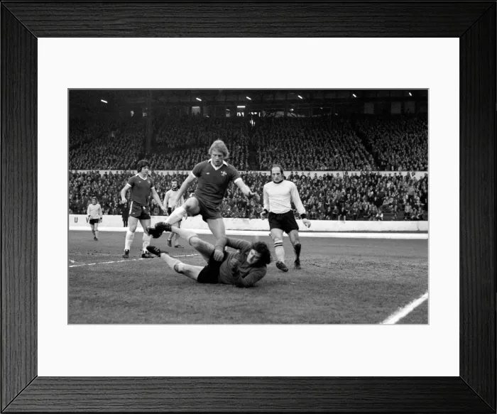 Framed Print : F. A. Cup. Chelsea (1) v. Bristol Rovers (1). Chelsea