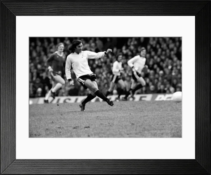 Framed Print : Sport: Football: Chelsea v. Fulham. December 1984 76-07537-036