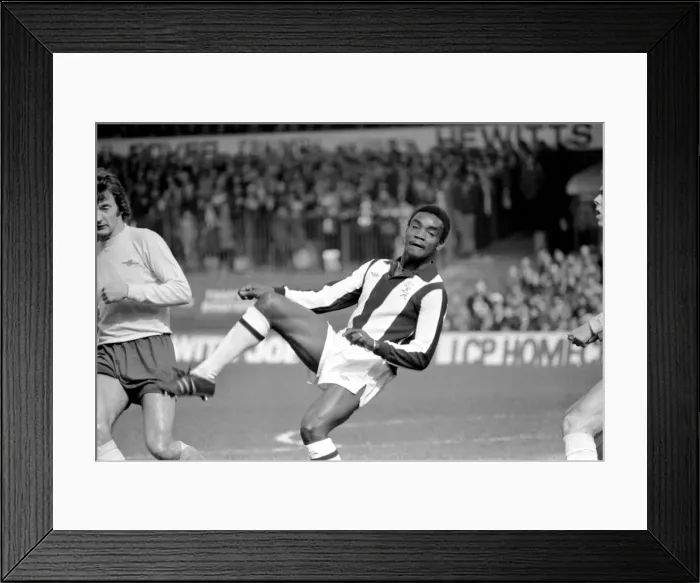 Framed Print : West Bromwich Albion (0) vs. Arsenal (2). April 1977 77-02029-009 Framed Print : West Bromwich Albion (0) vs. Arsenal (2). April 1977 77-02029-009