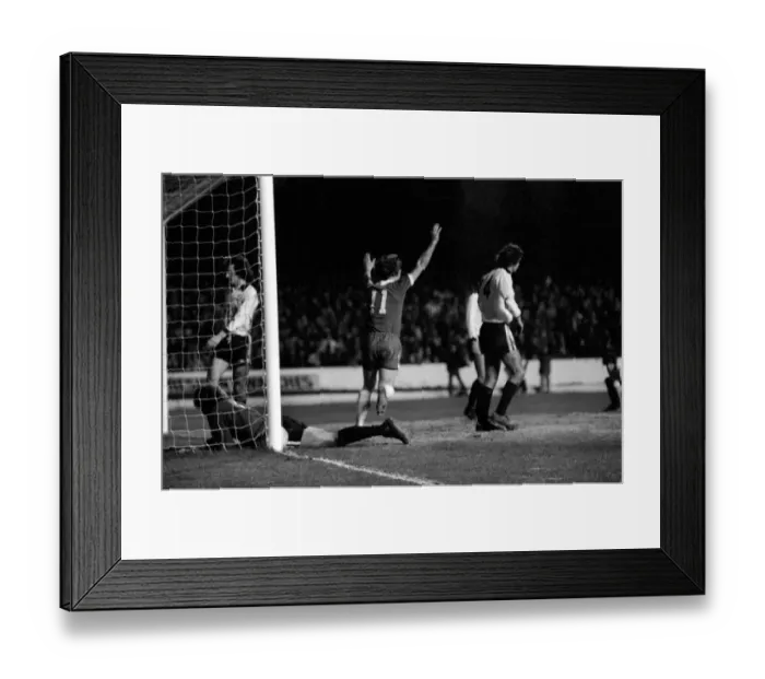 Framed Print : Sport: Football: Chelsea v. Fulham. December 1984 76-07537-022 Framed Print : Sport: Football: Chelsea v. Fulham. December 1984 76-07537-022