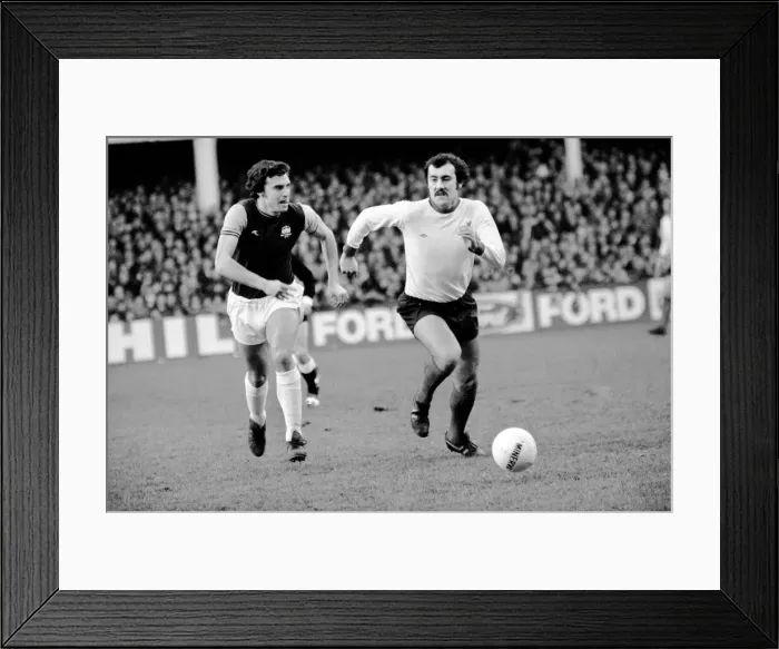 Framed Print : Football: F. A. Cup: West Ham F. C. (0) vs. Liverpool F. C. (2). January 1976 76-00045-021 Framed Print : Football: F. A. Cup: West Ham F. C. (0) vs. Liverpool F. C. (2). January 1976 76-00045-021