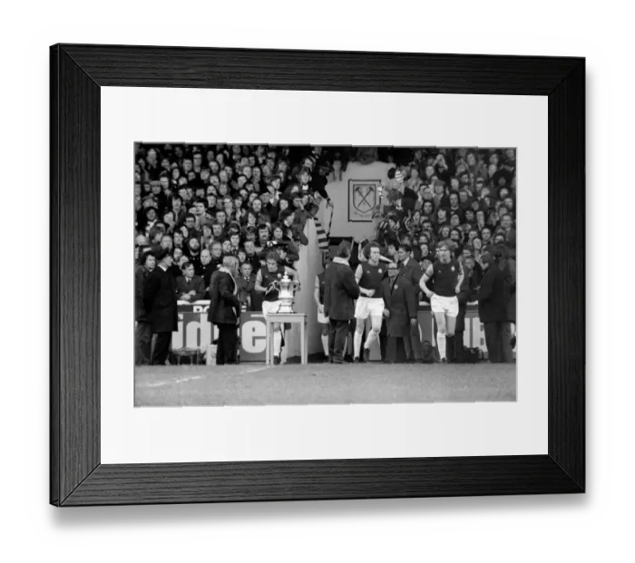 Framed Print : Football: F. A. Cup: West Ham F. C. (0) vs. Liverpool F. C. (2). January 1976 76-00045-029 Framed Print : Football: F. A. Cup: West Ham F. C. (0) vs. Liverpool F. C. (2). January 1976 76-00045-029