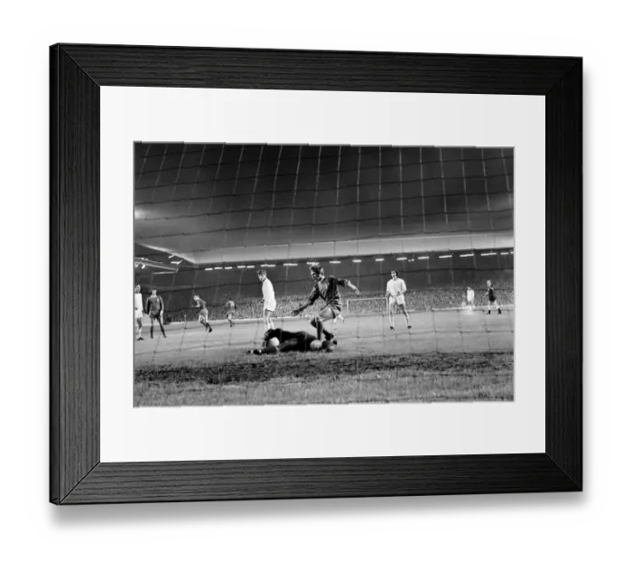 Framed Print : Liverpool (2) v. Servette (0). European Cup Winners Cup