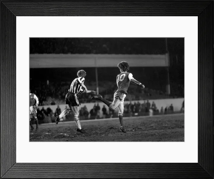 Framed Print : Football: Arsenal (4) vs. Newcastle United (0). March 1975 75-01516-032