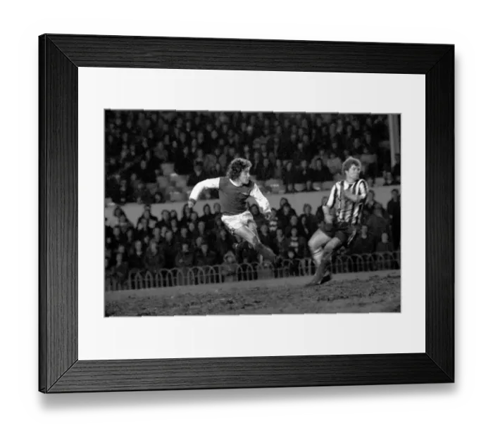 Framed Print : Football: Arsenal (4) vs. Newcastle United (0). March 1975 75-01516-021