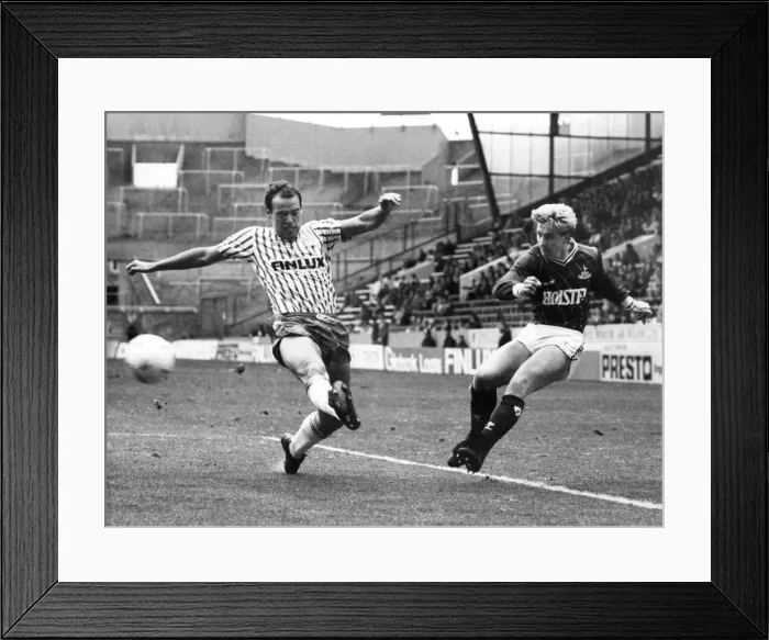 Framed Print : Shef. Wed. v Tottenham. Neil Ruddock fires in a shot. February 1988 P005336 Framed Print : Shef. Wed. v Tottenham. Neil Ruddock fires in a shot. February 1988 P005336