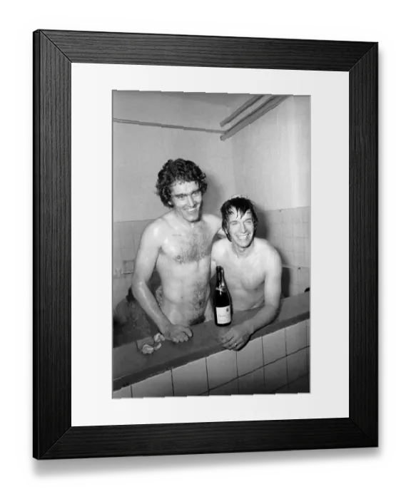 Framed Print : Football: Norwich F. C. (1) v. Manchester United F. C. (0). January 1975 75-00414-077
