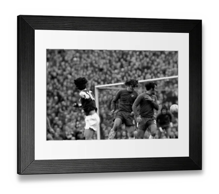 Framed Print : English League Division One match at Highbury Arsenal 1 v Chelsea 2